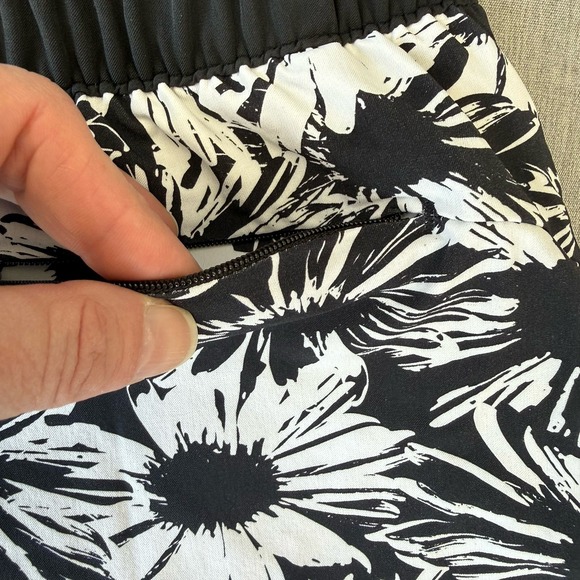 Chubbies The Resort Swim Trunks Shorts Mens XL Black White Flower 4" Mesh Liner - Picture 8 of 15